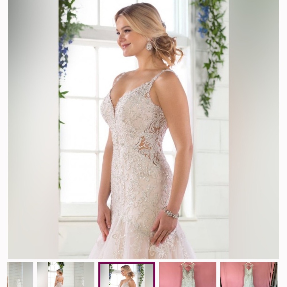 Elegant Lace Wedding Dress - Picture 3 of 4
